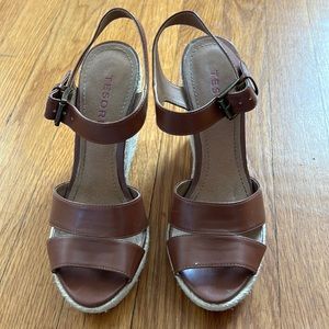 Tesori brown wedges